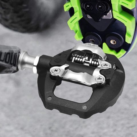 ¿Qué equipo se necesita para practicar ciclismo de montaña? 10 pedales automáticos